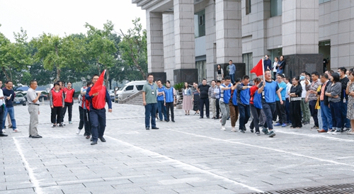 歡度中秋喜迎國慶 宜化集團(tuán)與宜昌市發(fā)改委共同舉辦趣味運(yùn)動會(圖1)