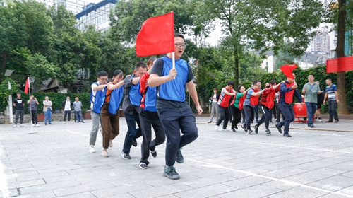 歡度中秋喜迎國慶 宜化集團(tuán)與宜昌市發(fā)改委共同舉辦趣味運(yùn)動會(圖2)