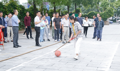 歡度中秋喜迎國慶 宜化集團(tuán)與宜昌市發(fā)改委共同舉辦趣味運(yùn)動會(圖4)