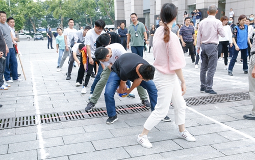 歡度中秋喜迎國慶 宜化集團(tuán)與宜昌市發(fā)改委共同舉辦趣味運(yùn)動會(圖5)