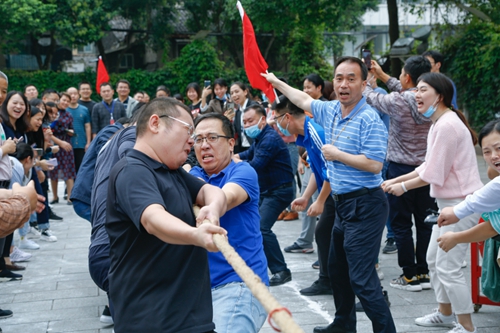 歡度中秋喜迎國慶 宜化集團(tuán)與宜昌市發(fā)改委共同舉辦趣味運(yùn)動會(圖9)