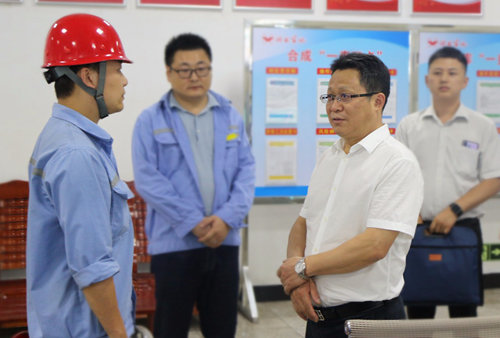 集團領導看望慰問離退休黨員、基層困難黨員和年輕黨員