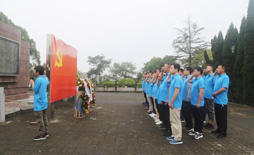 集團(tuán)組織優(yōu)秀班組長開展“三個(gè)一”活動(dòng)